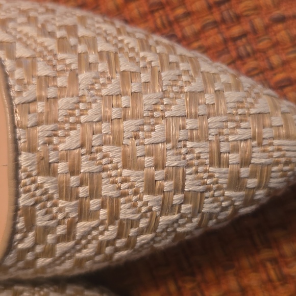 ADRIENNE VITTADINI BRAND WOMEN'S CREAM/TAN COLOR LOW HEEL DRESSY SHOE SIZE 6.5 - Picture 8 of 16